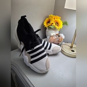 Adidas Trae Young 2.0 Men's Sneakers Size 9.5 Great condition